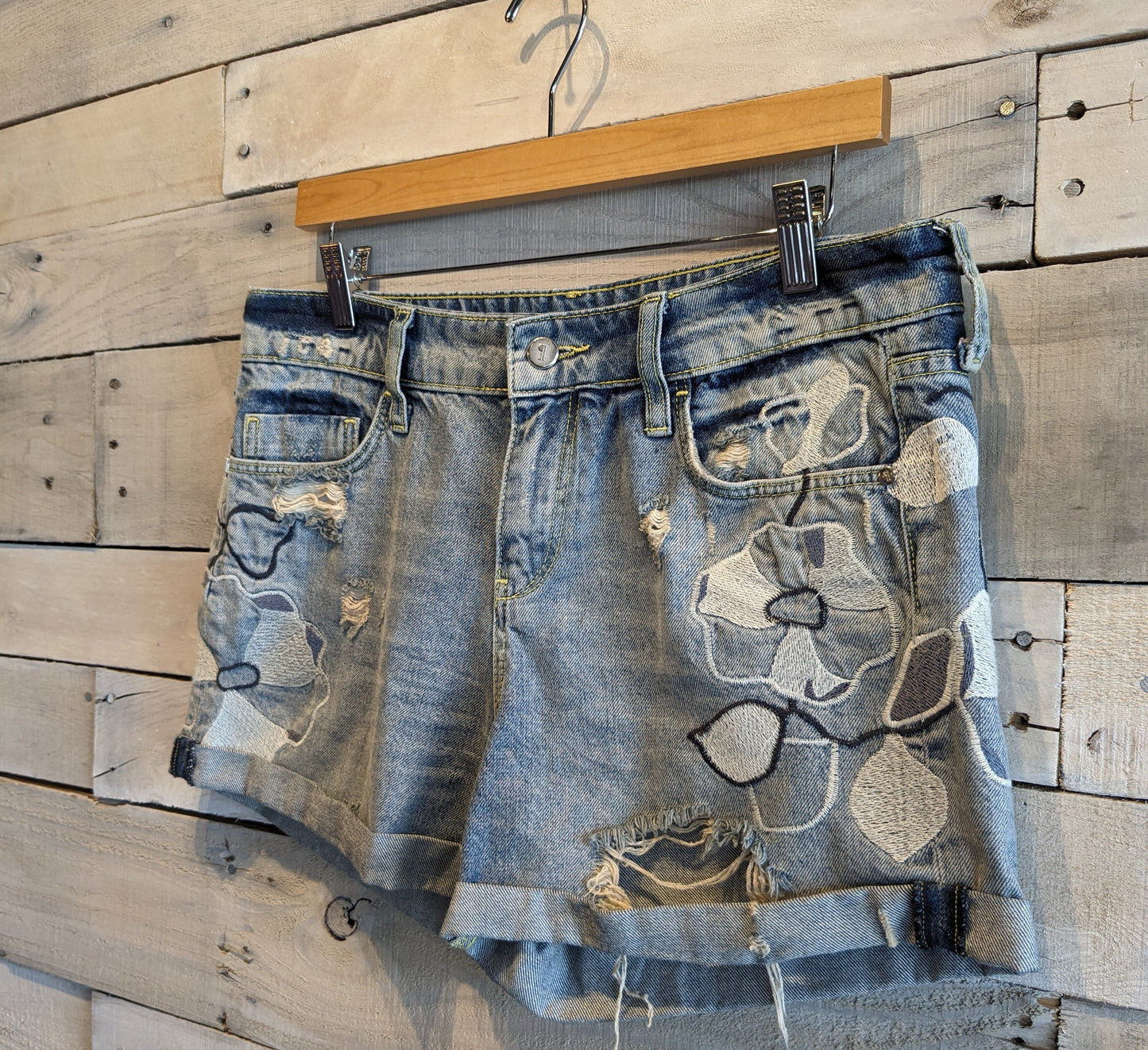 Pilcro Embroiderd Shorts Sz 29