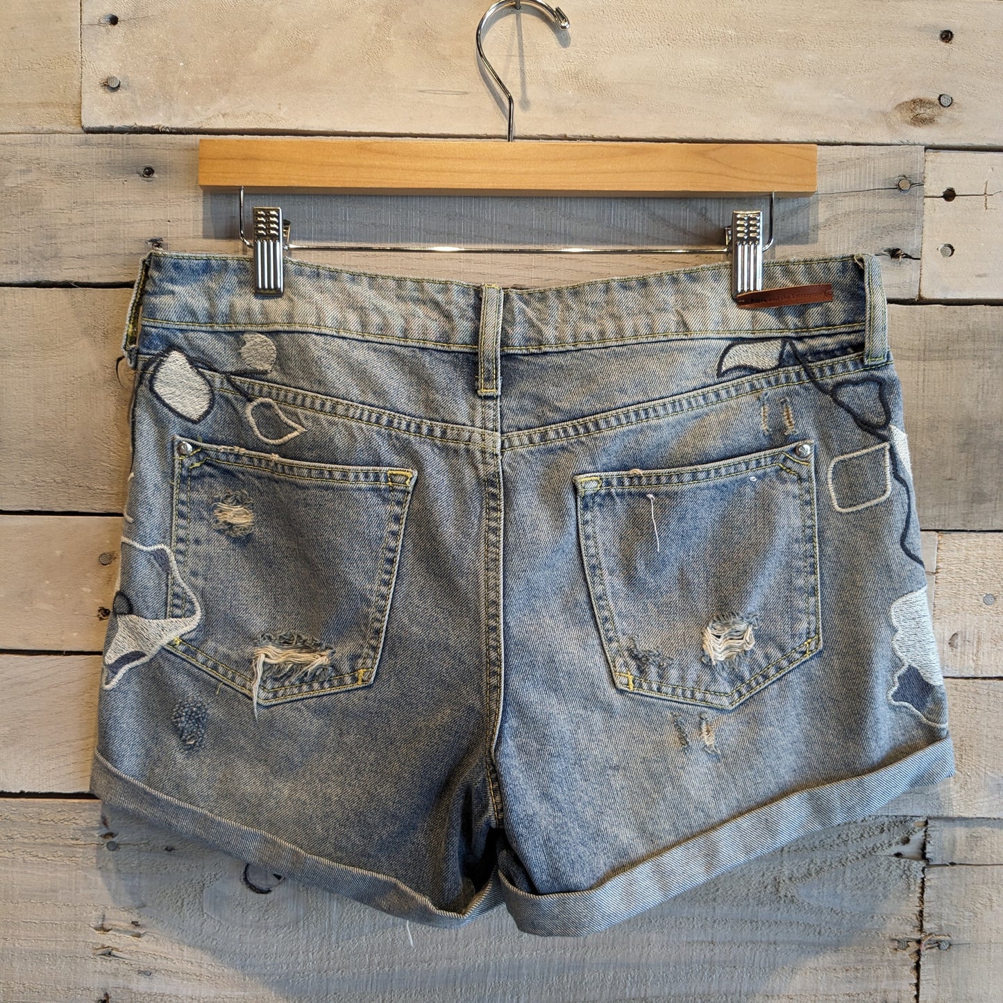 Pilcro Embroiderd Shorts Sz 29
