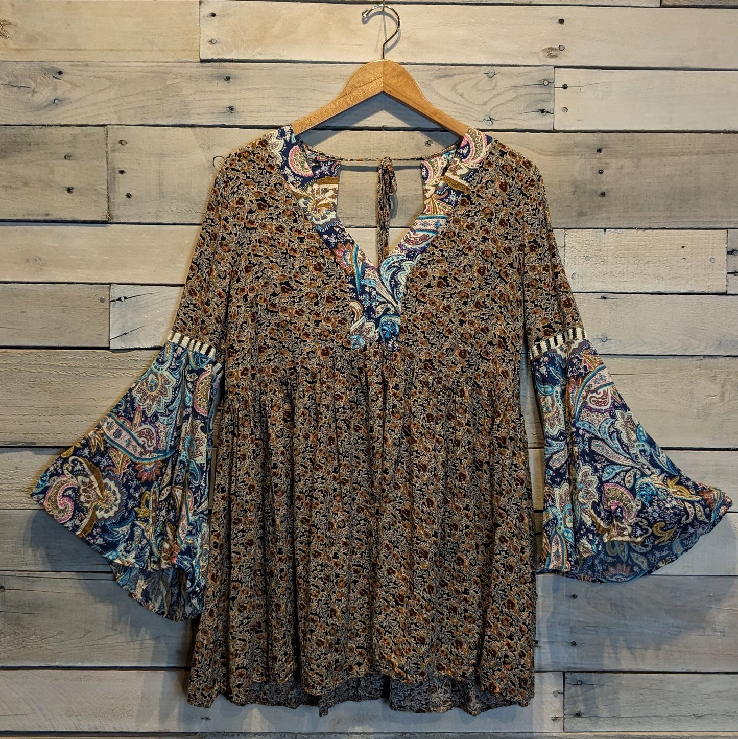 Umgee Bell Sleeve Top Sz S